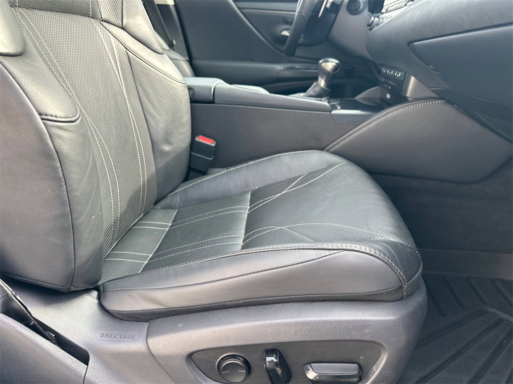 Used 2019 Lexus ES 350 Ultra Luxury w/ Accessory Package image 14