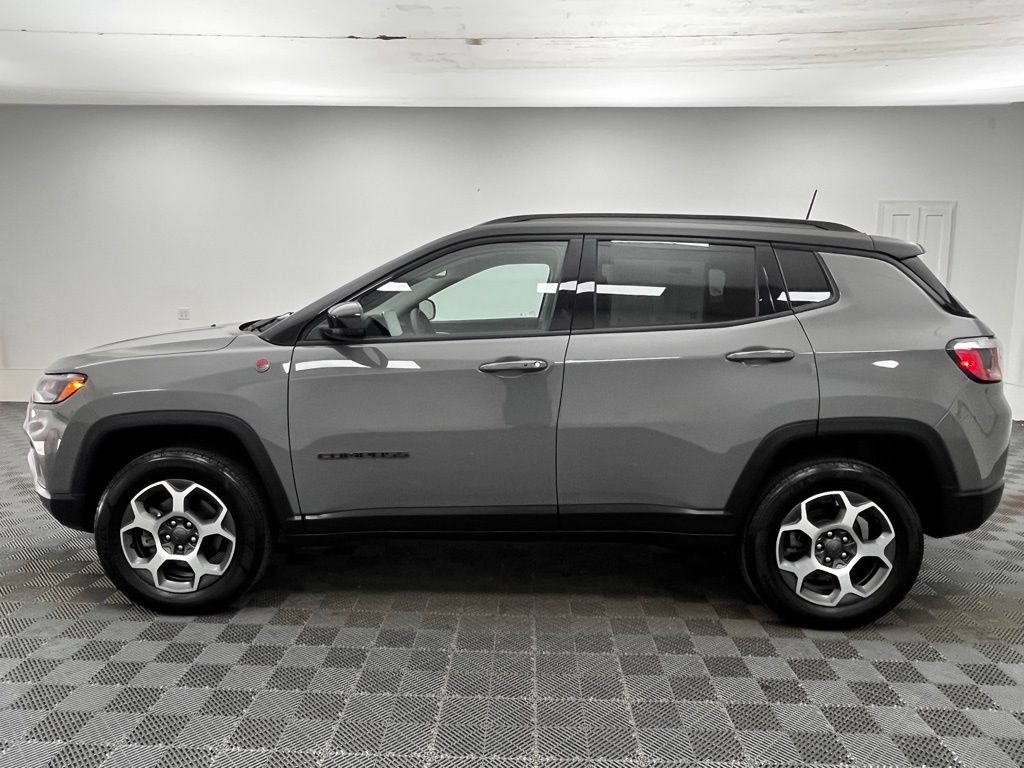 Used 2022 Jeep Compass Trailhawk AWD/4WD image 12