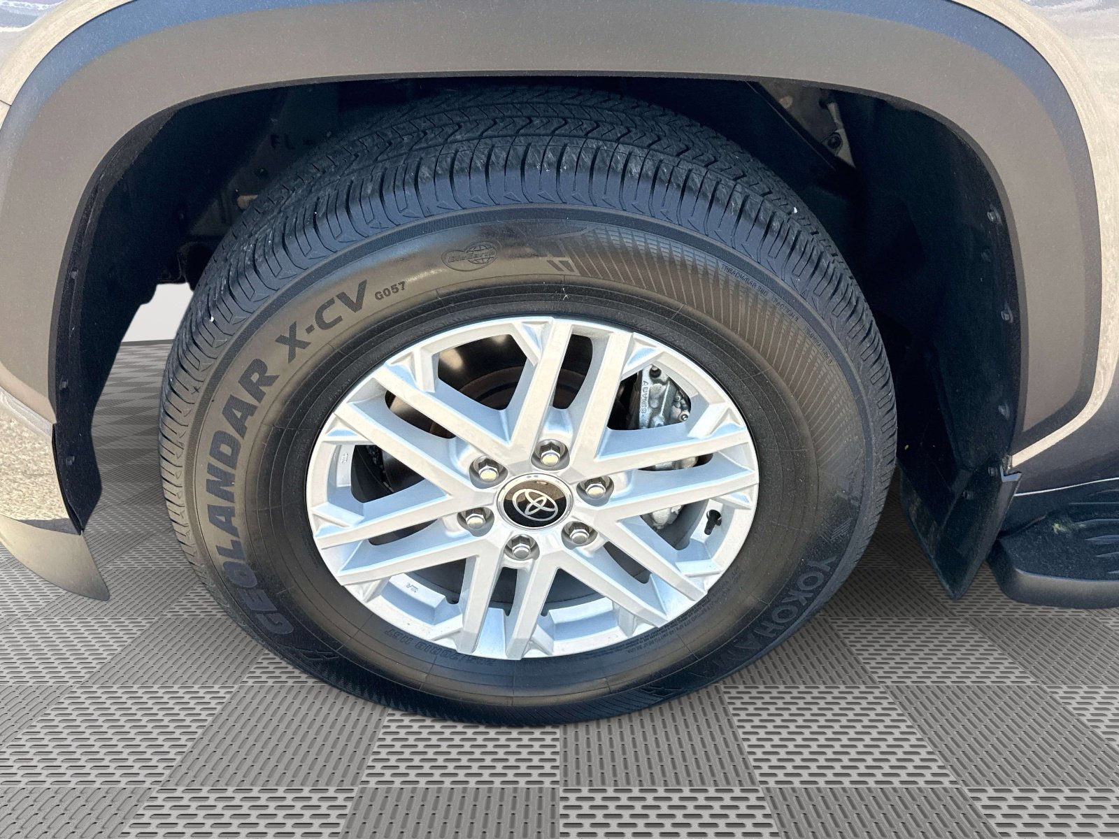 Used 2024 Toyota Sequoia SR5 w/ SR5 Premium Package AWD/4WD image 29