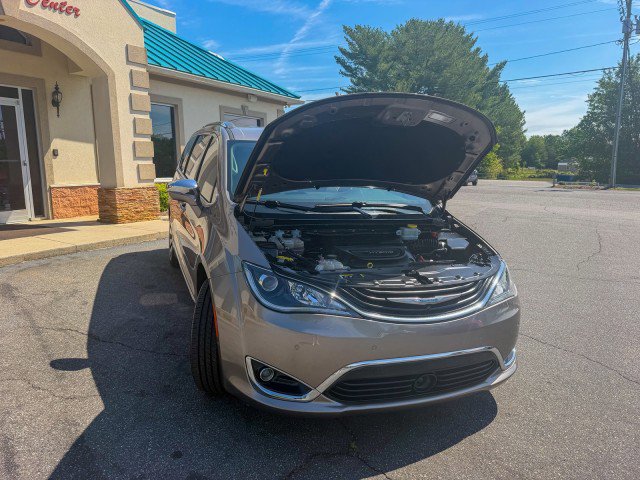 Used 2018 Chrysler Pacifica Limited w/ Advanced Safetytec Group FWD image 22