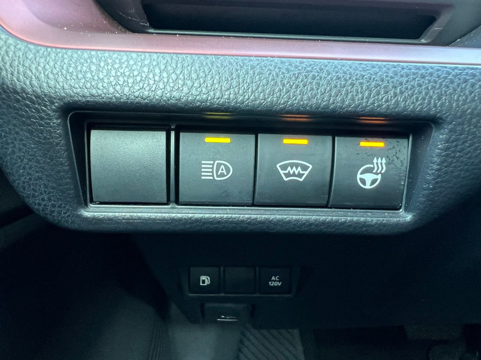 Used 2024 Toyota Prius Prime FWD image 31