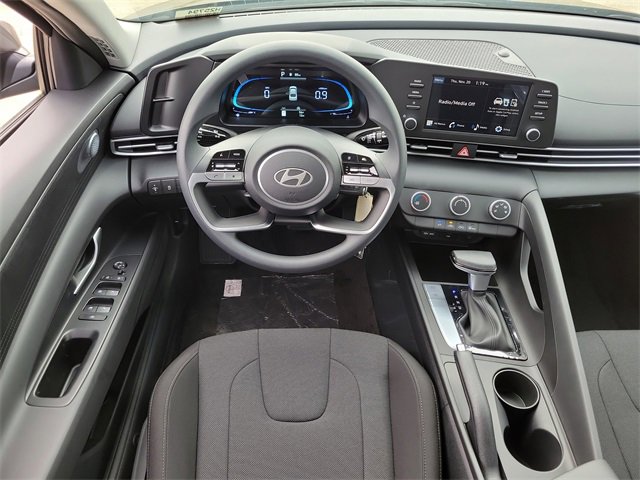 New 2025 Hyundai Elantra SE image 7