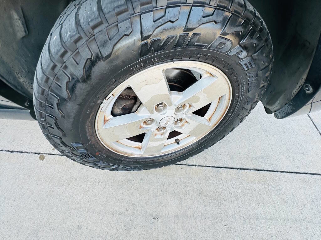 Used 2006 Jeep Commander Limited w/ Trailer Tow Group IV image 35