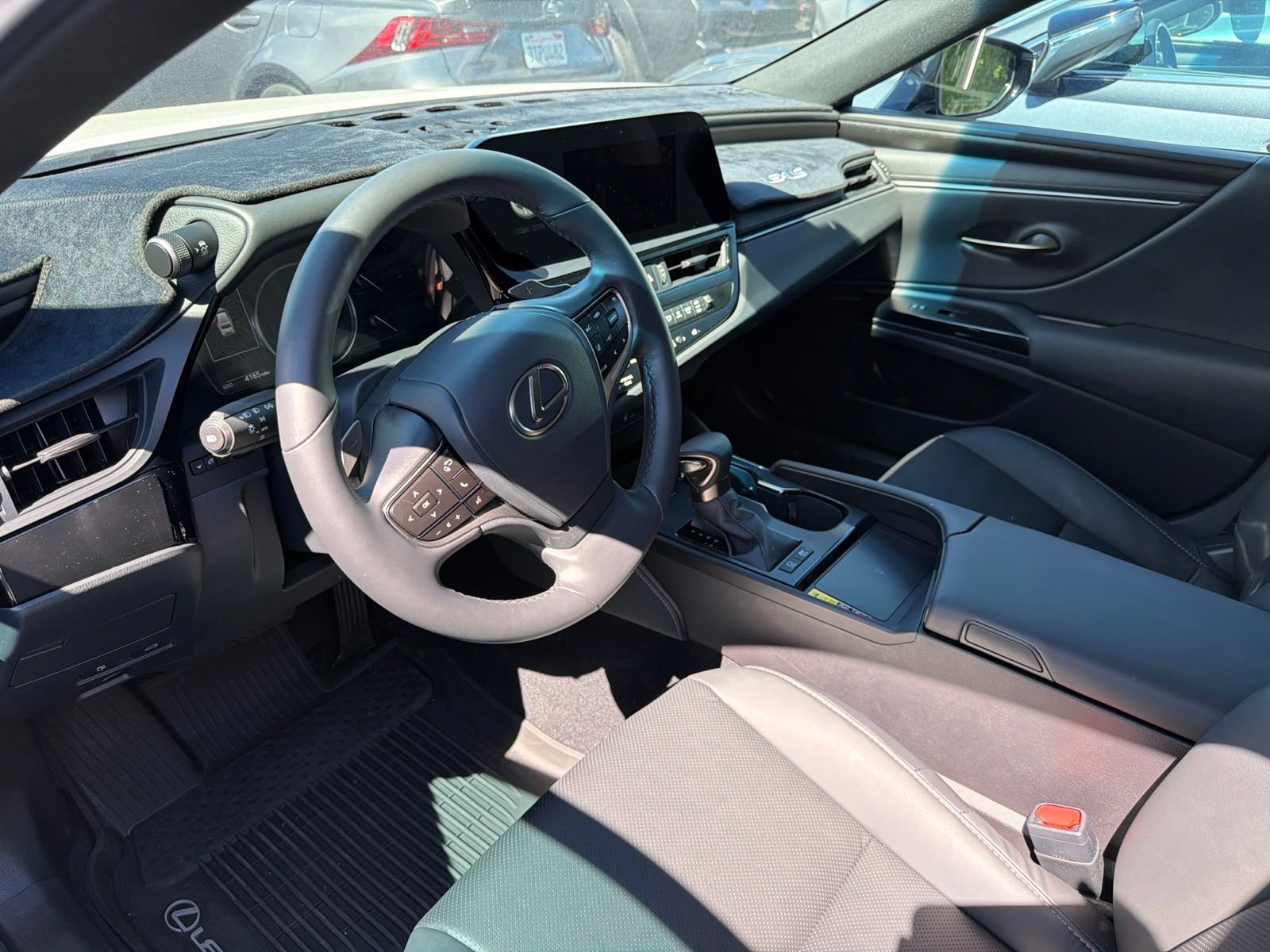 Used 2025 Lexus ES 300h w/ Premium Package FWD image 10