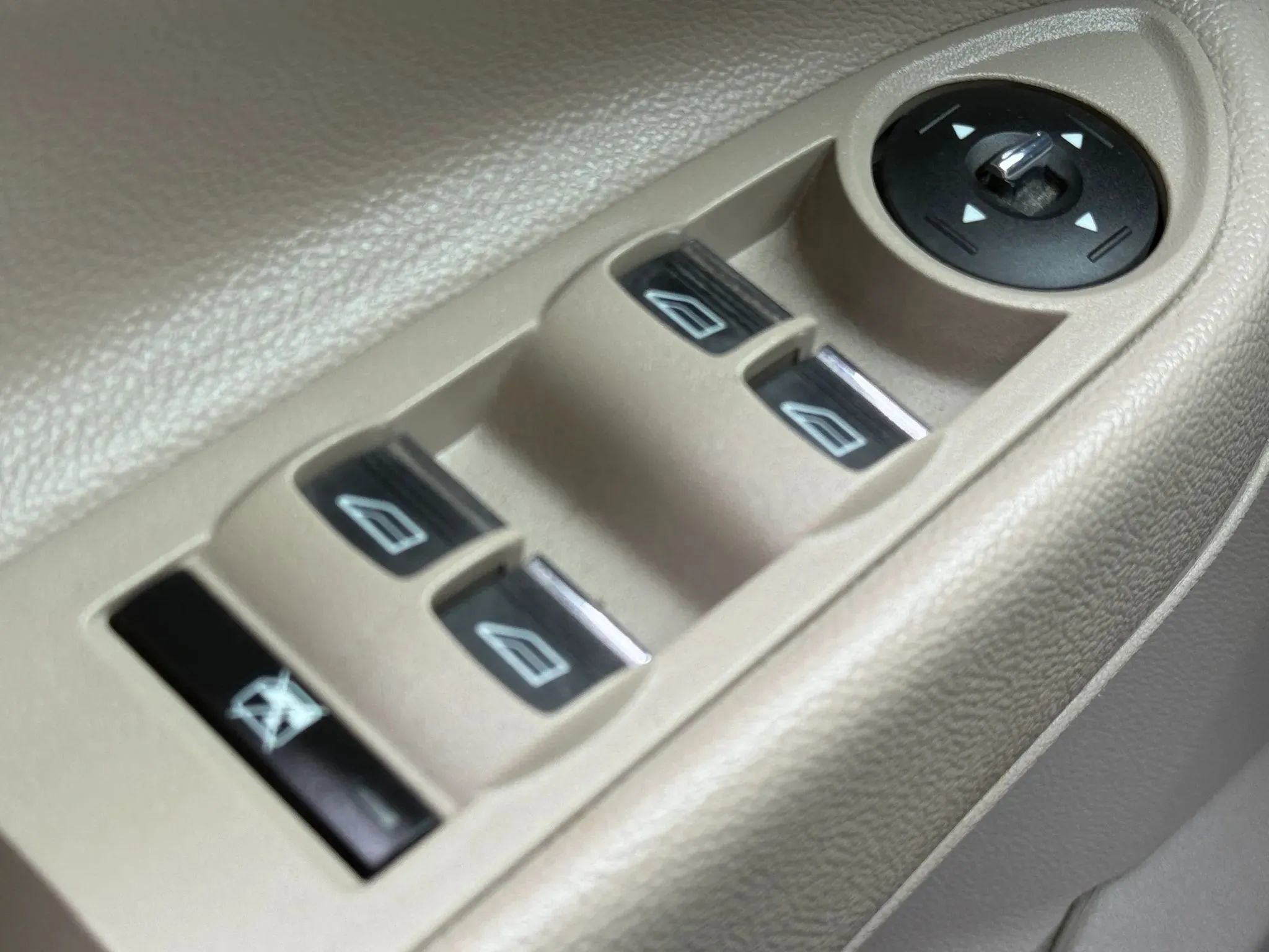 Used 2016 Ford Escape Titanium AWD/4WD image 24