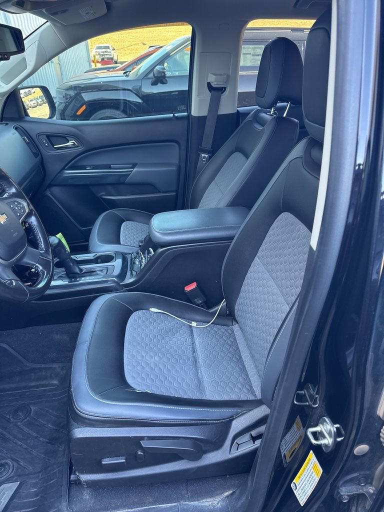 Used 2019 Chevrolet Colorado Z71 AWD/4WD image 3