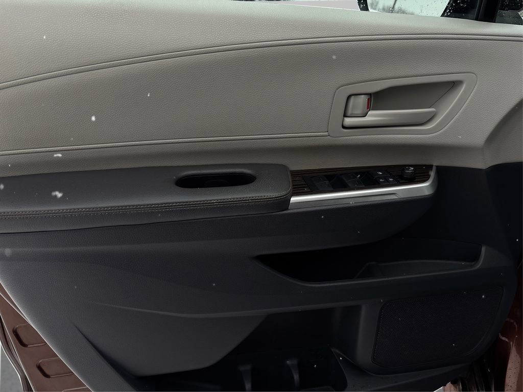 Used 2021 Toyota Sienna LE image 23