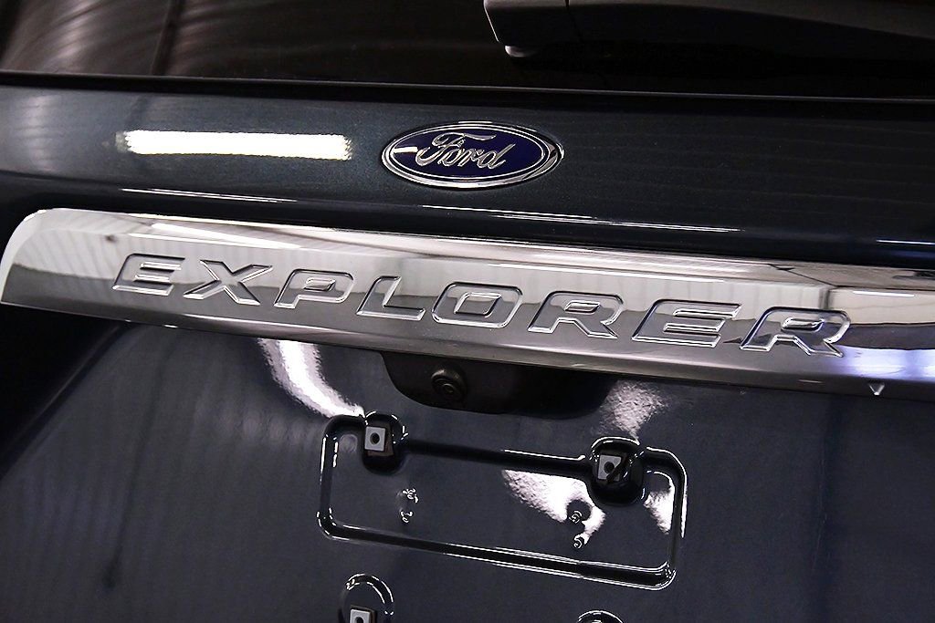 Used 2023 Ford Explorer XLT w/ Equipment Group 202A image 10