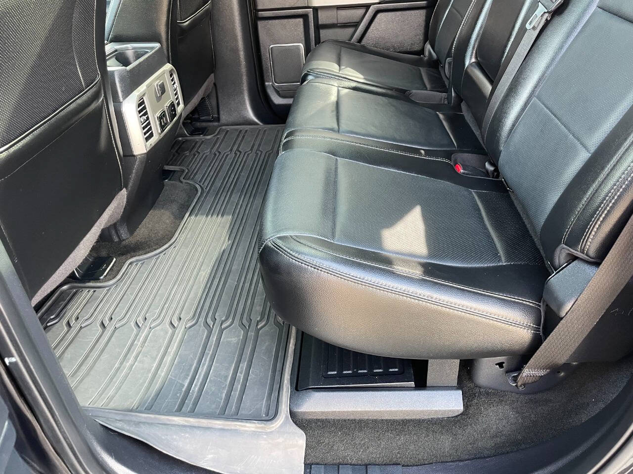 Used 2017 Ford F350 Lariat w/ Lariat Ultimate Package AWD/4WD image 23