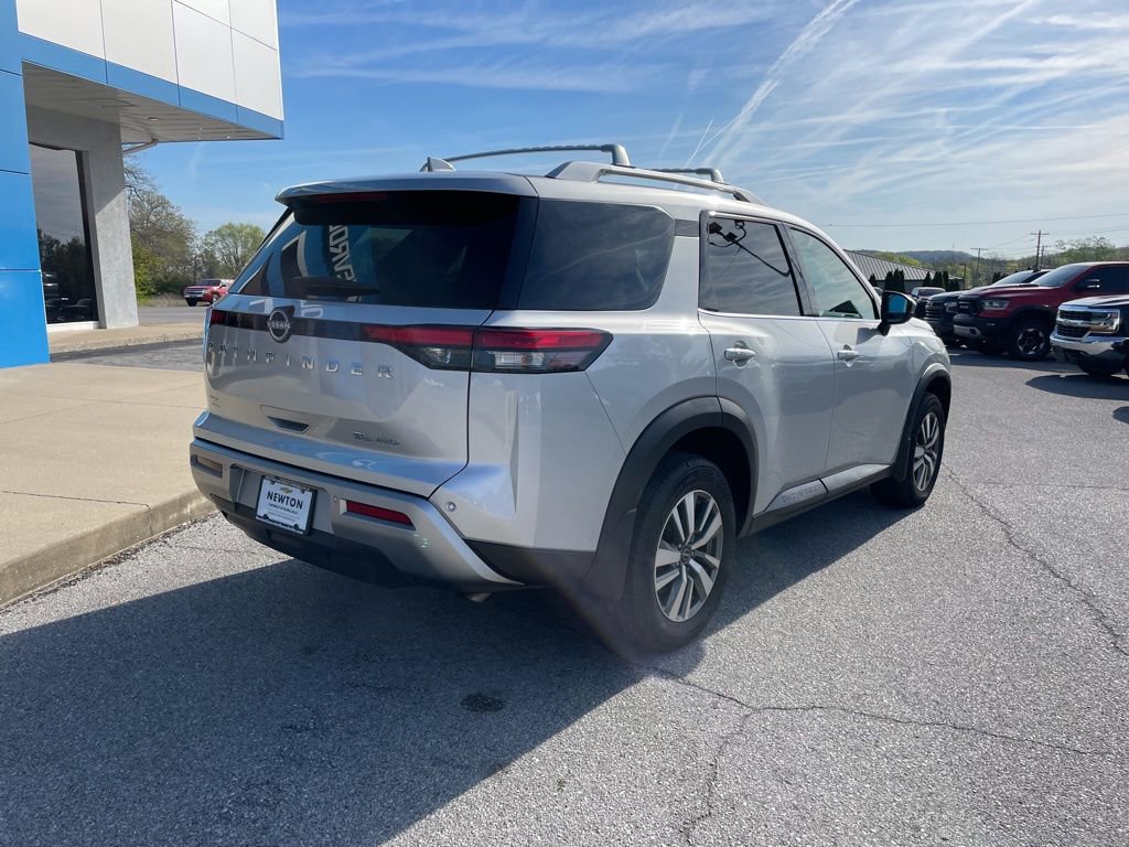 Used 2025 Nissan Pathfinder SL AWD/4WD image 55