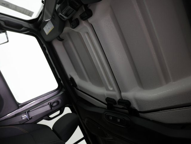 Used 2025 Jeep Wrangler Sahara image 12