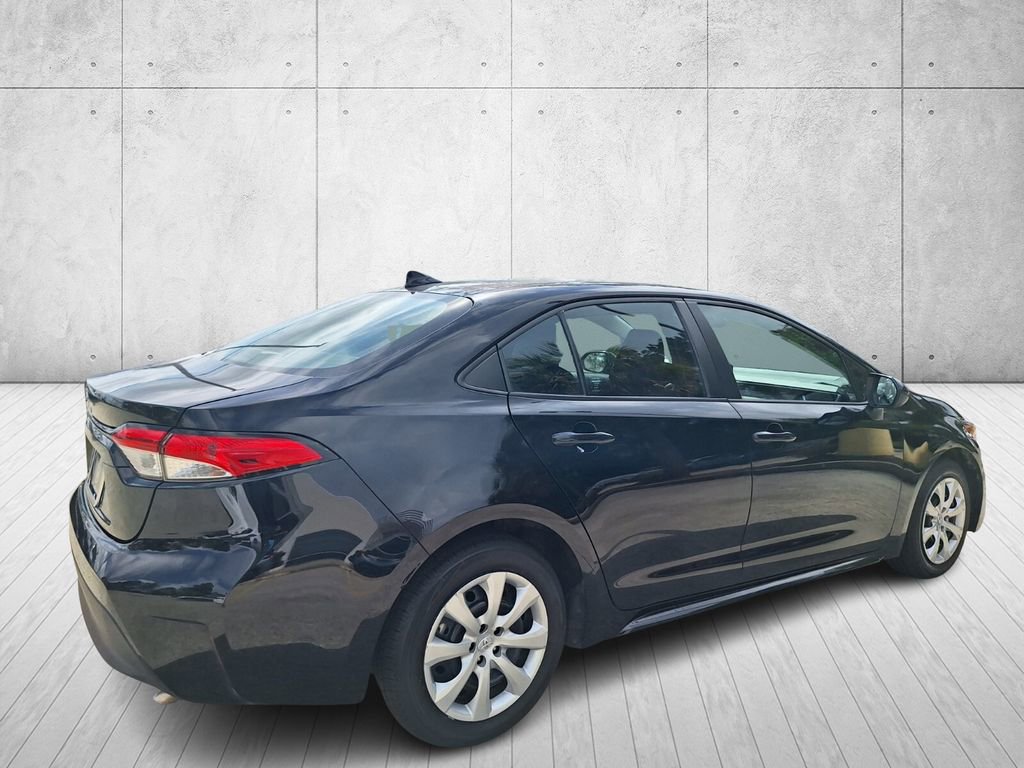 Used 2023 Toyota Corolla LE image 5