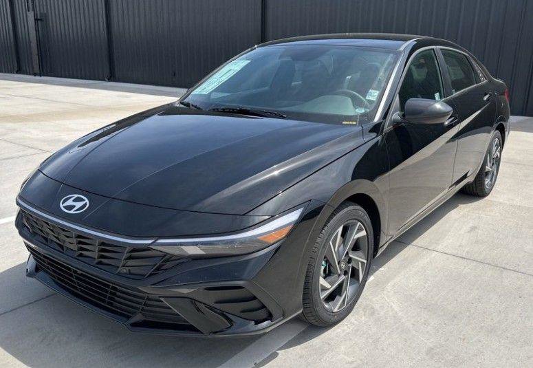 New 2025 Hyundai Elantra SEL