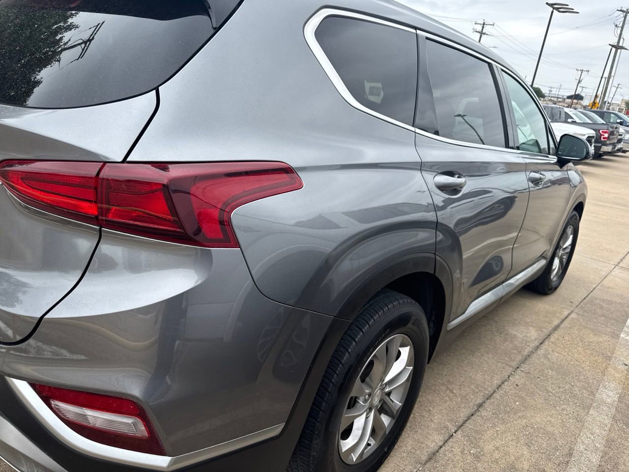Used 2019 Hyundai Santa Fe SEL FWD image 4