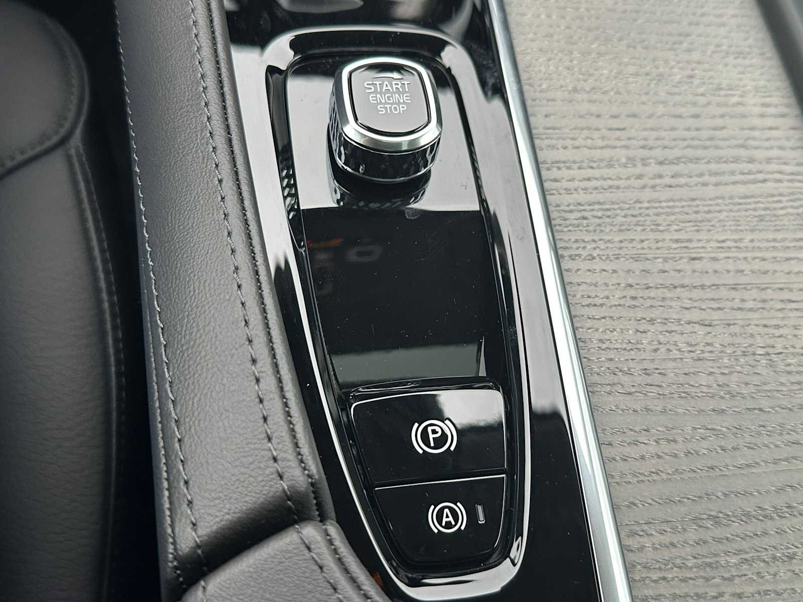 New 2025 Volvo S90 B6 Plus w/ Protection Package Premier image 31