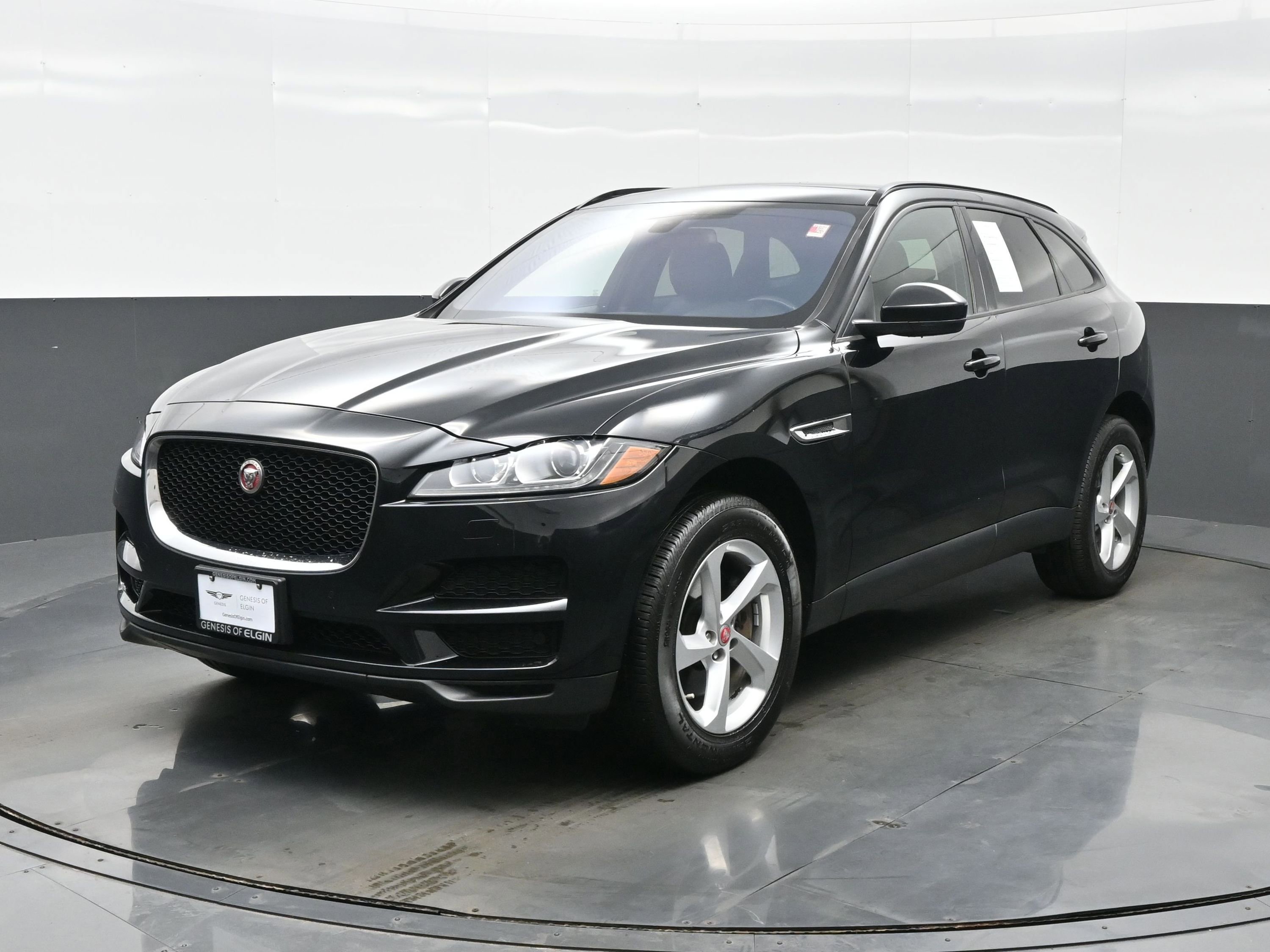 Used 2017 Jaguar F-PACE Premium image 2