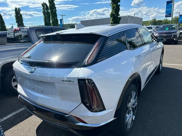 Certified 2025 Cadillac Optiq Luxury 2 w/ LPO, Floor Liner Package AWD/4WD image 5