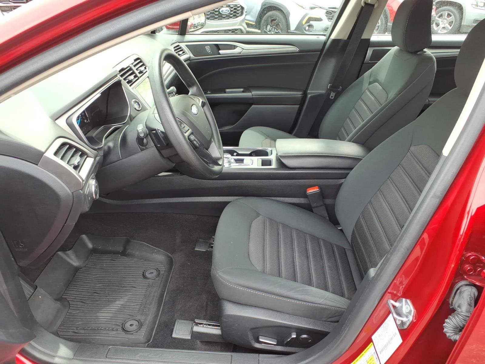 Used 2020 Ford Fusion SE AWD/4WD image 4