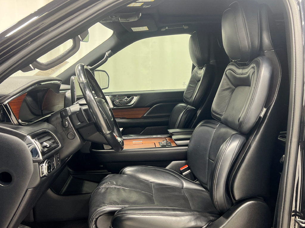 Used 2019 Lincoln Navigator Reserve AWD/4WD image 14
