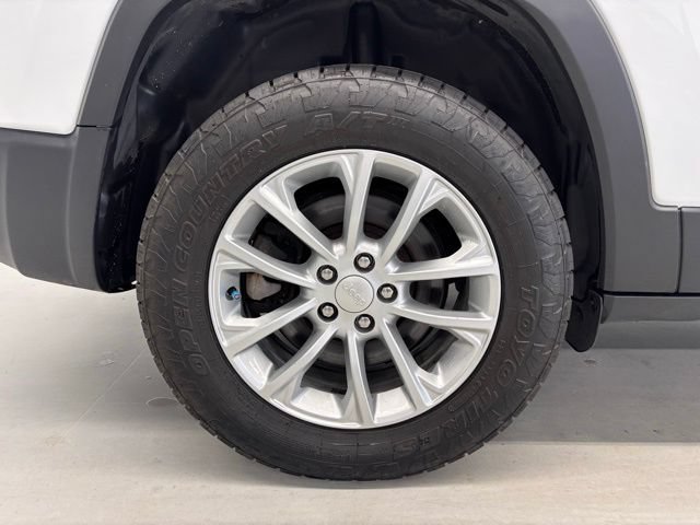 Used 2019 Jeep Cherokee Latitude w/ Comfort & Convenience Group AWD/4WD image 7