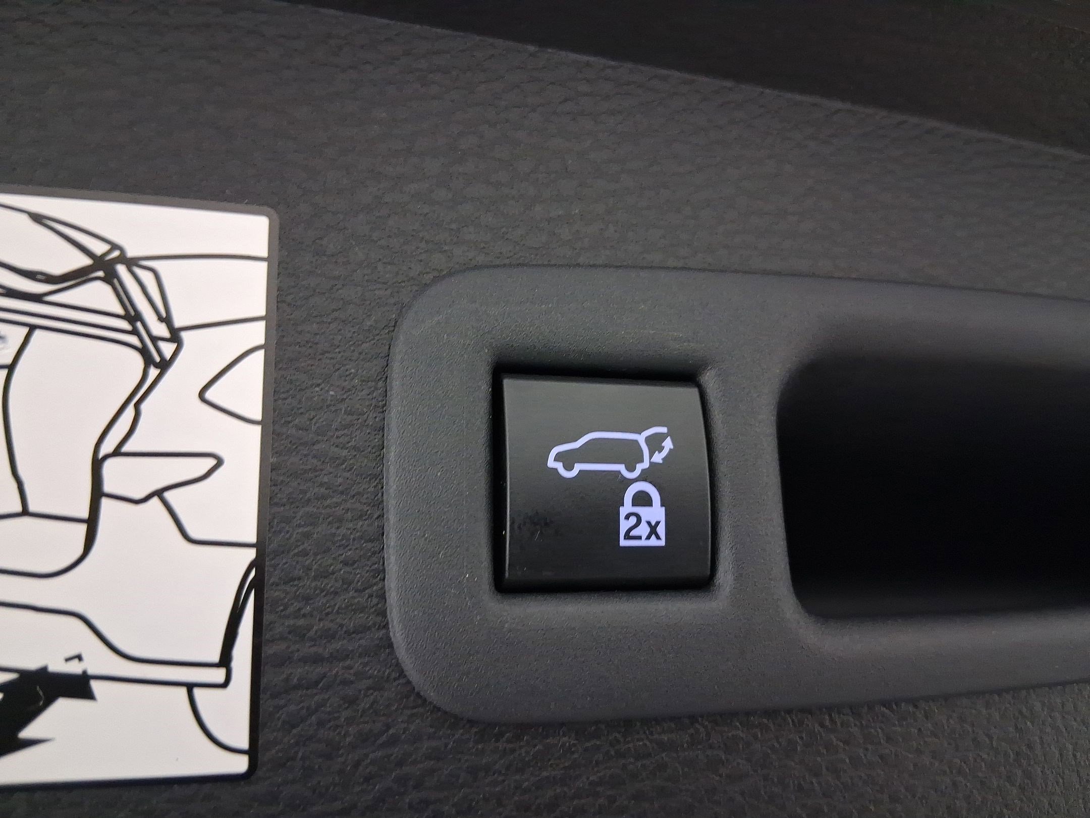 Used 2021 Toyota Sienna Limited image 28