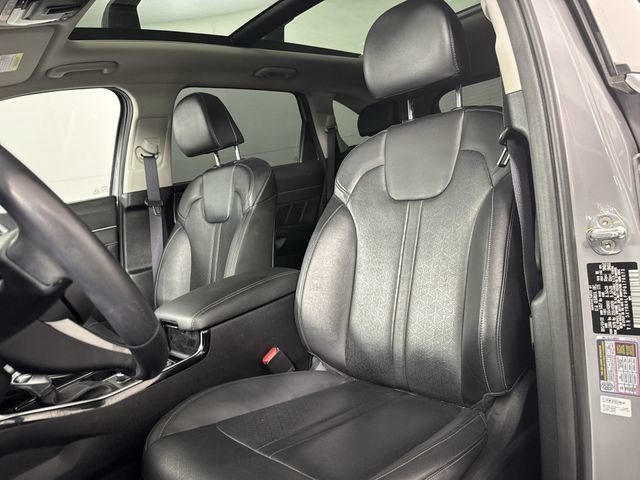 Used 2023 Kia Sorento SX FWD image 19