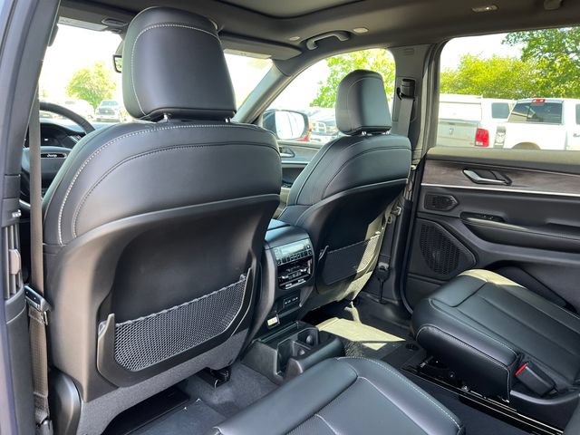 New 2026 Jeep Grand Cherokee L Limited w/ Luxury Tech Group II AWD/4WD image 32