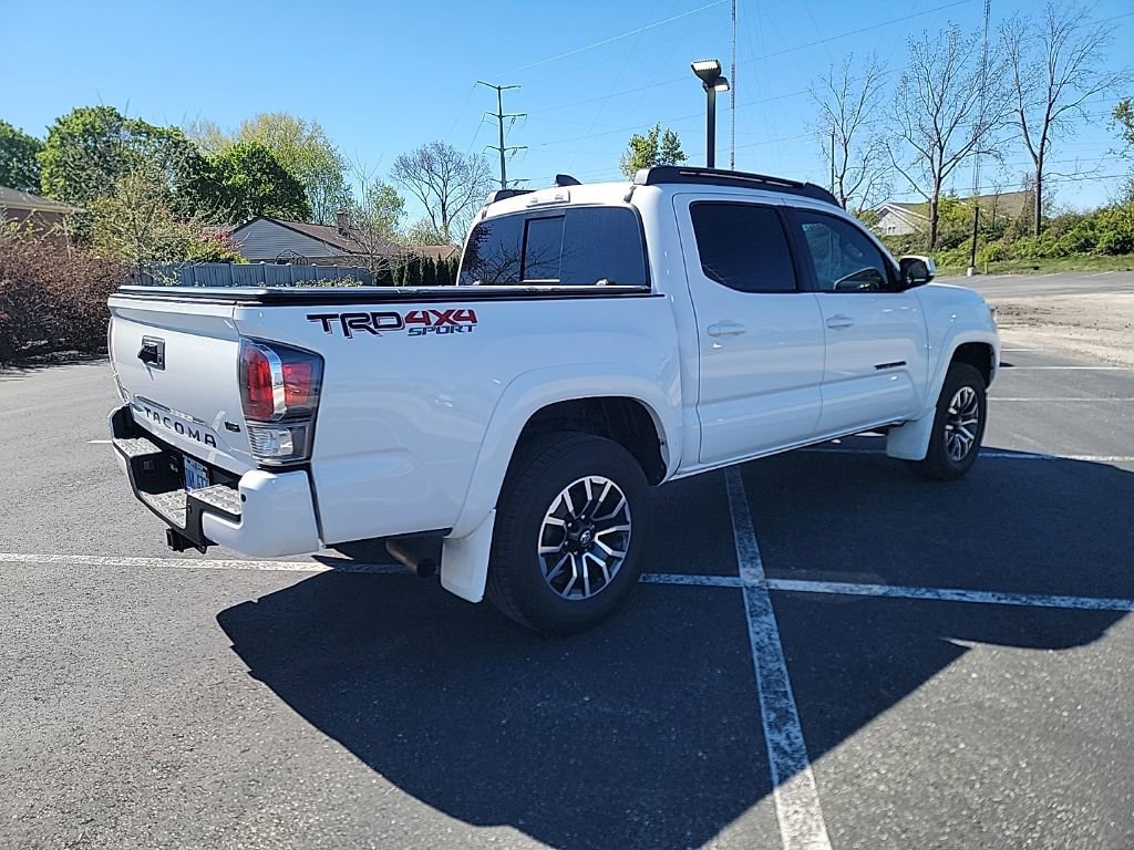 Used 2022 Toyota Tacoma TRD Sport w/ TRD Premium Sport Package AWD/4WD image 4