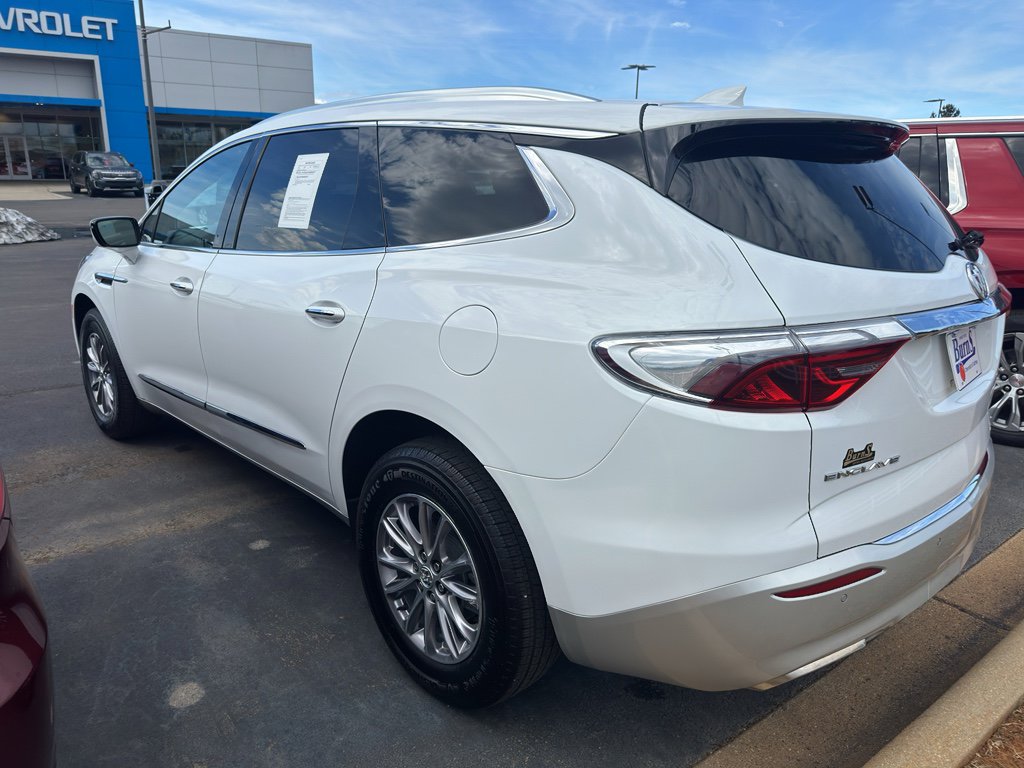 Used 2023 Buick Enclave Essence image 4