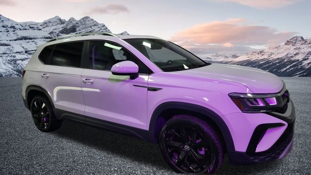 Used 2024 Volkswagen Taos SE w/ Panoramic Sunroof Package