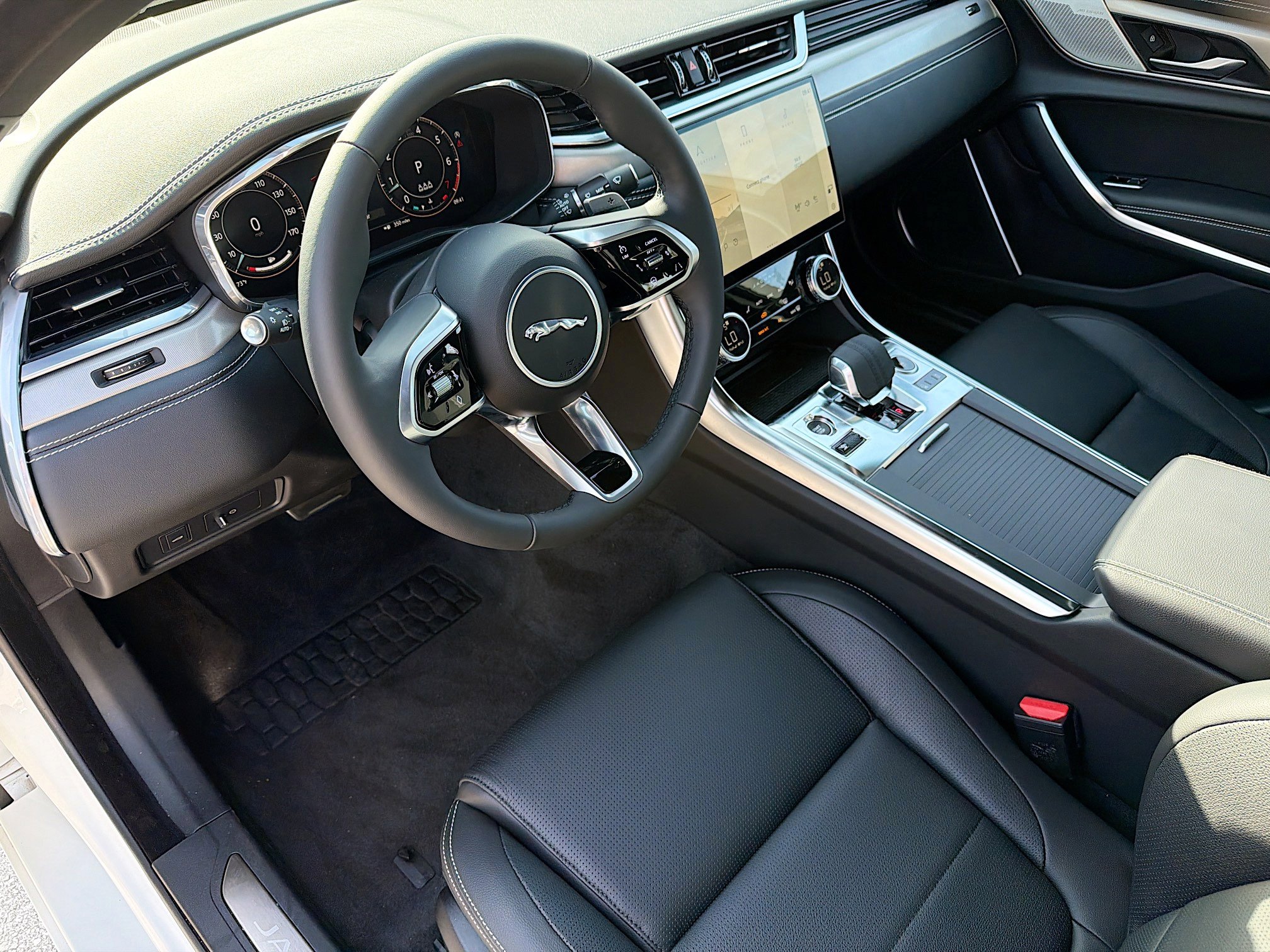 New 2024 Jaguar XF R-Dynamic SE image 27