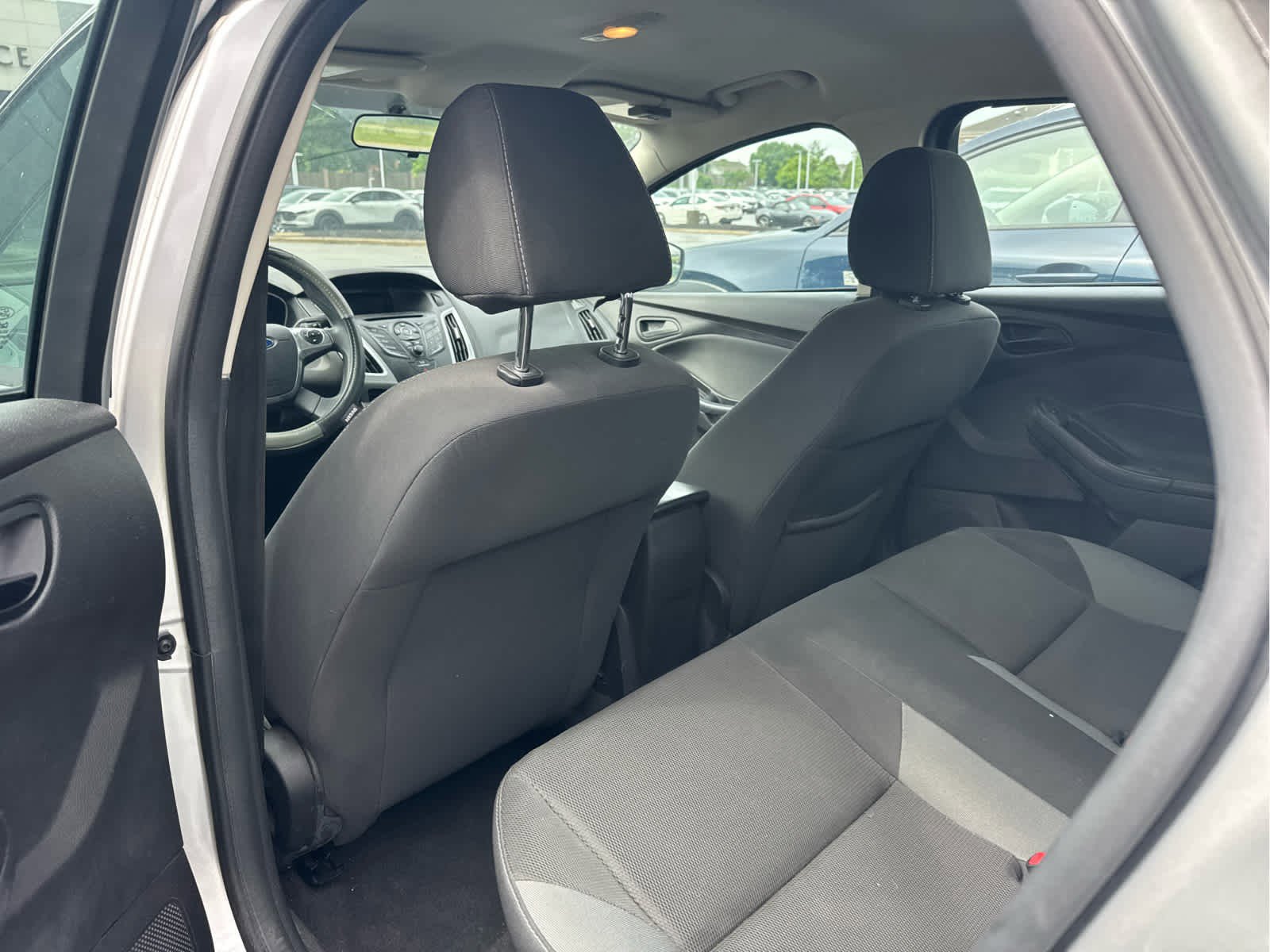 Used 2012 Ford Focus SE FWD image 5