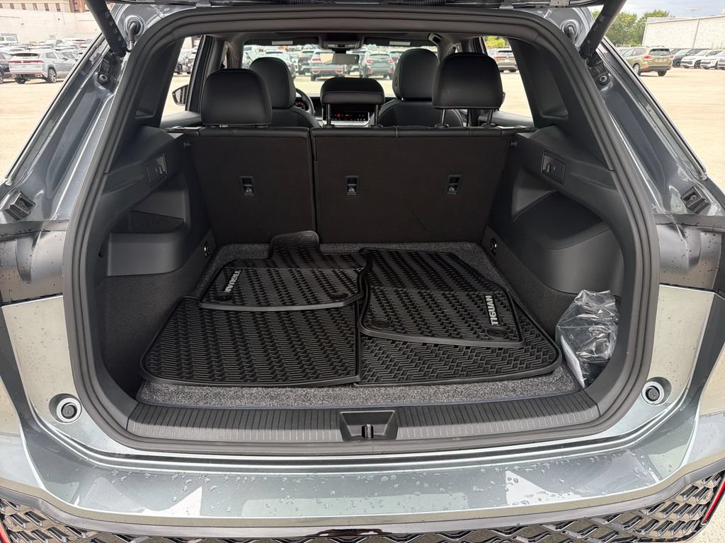Certified 2026 Volkswagen Tiguan SE R-Line AWD/4WD image 27