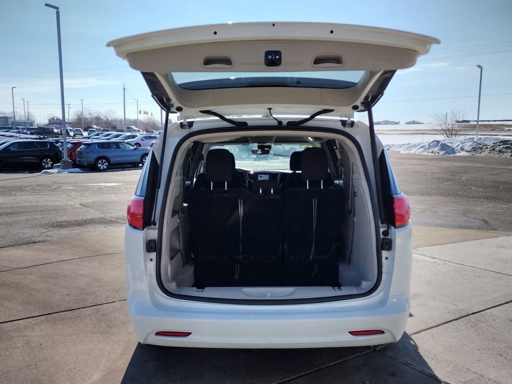 Used 2024 Chrysler Voyager LX image 13
