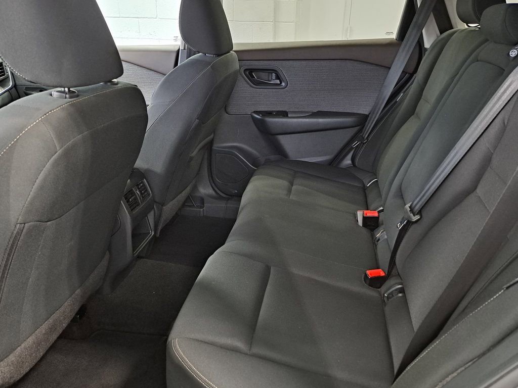 Used 2023 Nissan Rogue S image 23