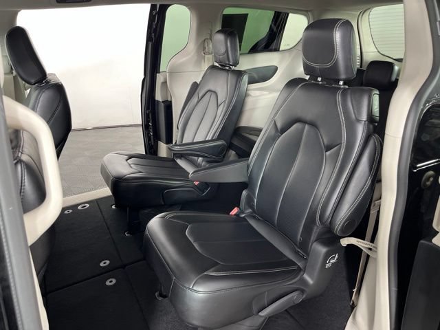 Used 2024 Chrysler Pacifica Touring-L FWD image 44