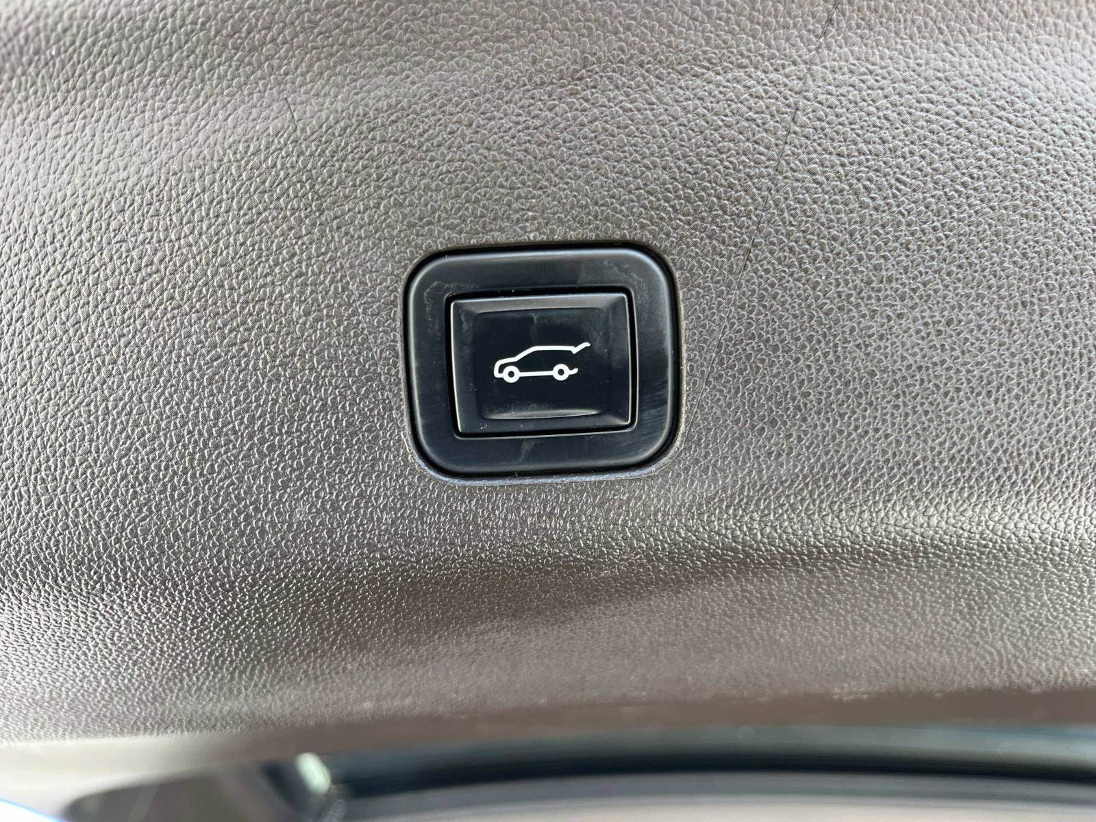 Used 2022 Chevrolet Tahoe LT w/ Luxury Package AWD/4WD image 15