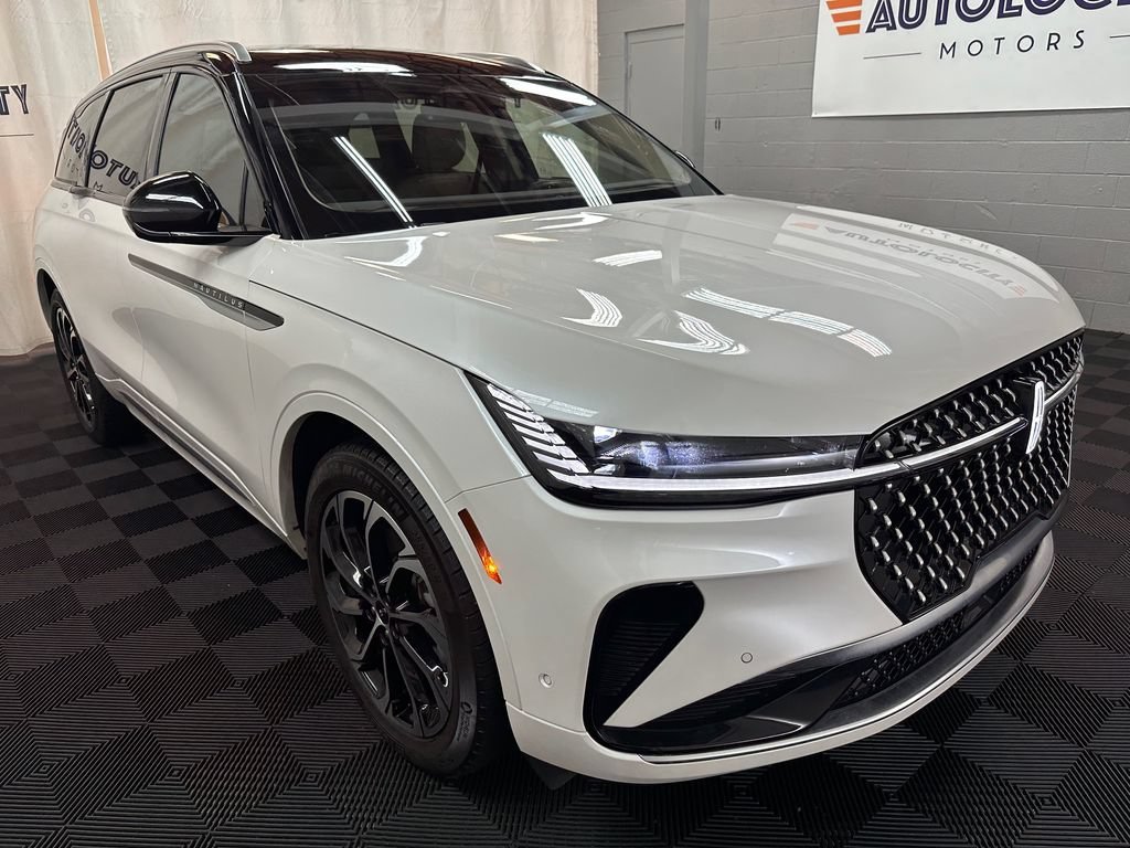 Used 2024 Lincoln Nautilus Reserve AWD/4WD image 2