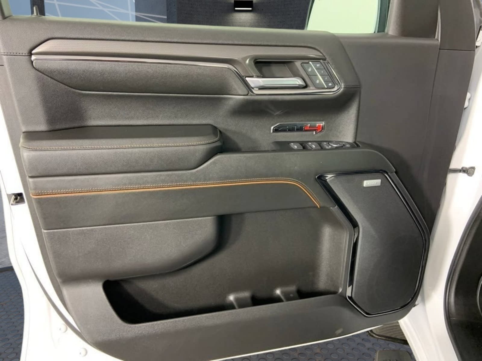 Used 2024 GMC Sierra 1500 AT4 w/ Technology Package AWD/4WD image 24