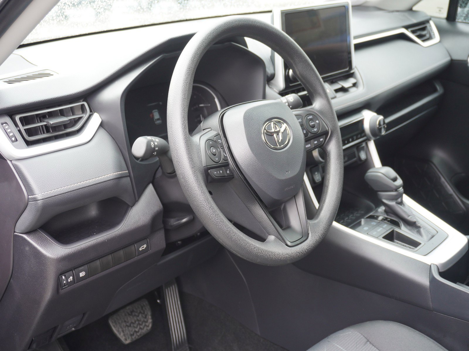 Used 2025 Toyota RAV4 XLE FWD image 20