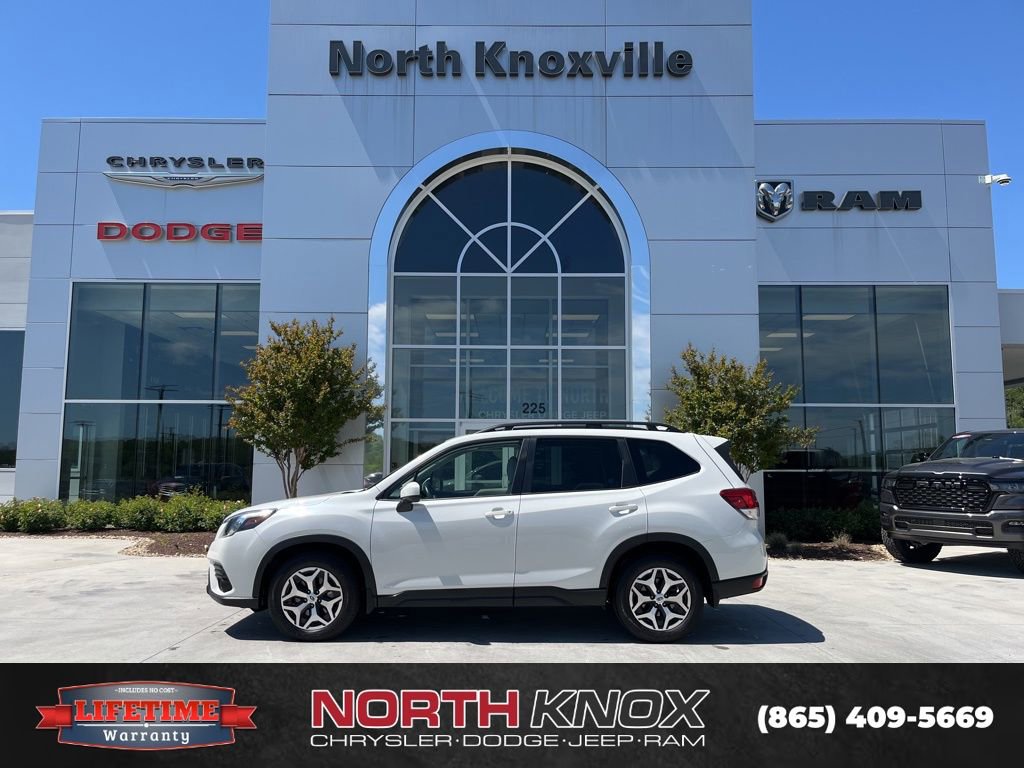 Used 2023 Subaru Forester Premium AWD/4WD image 2