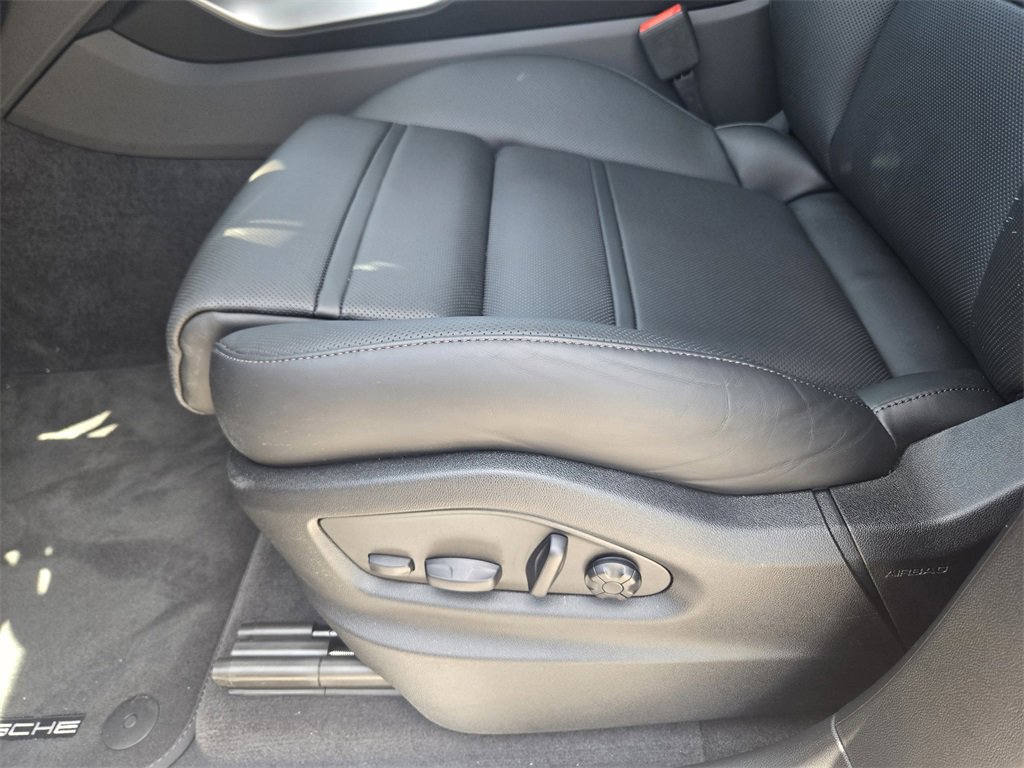 Used 2025 Porsche Cayenne S image 27
