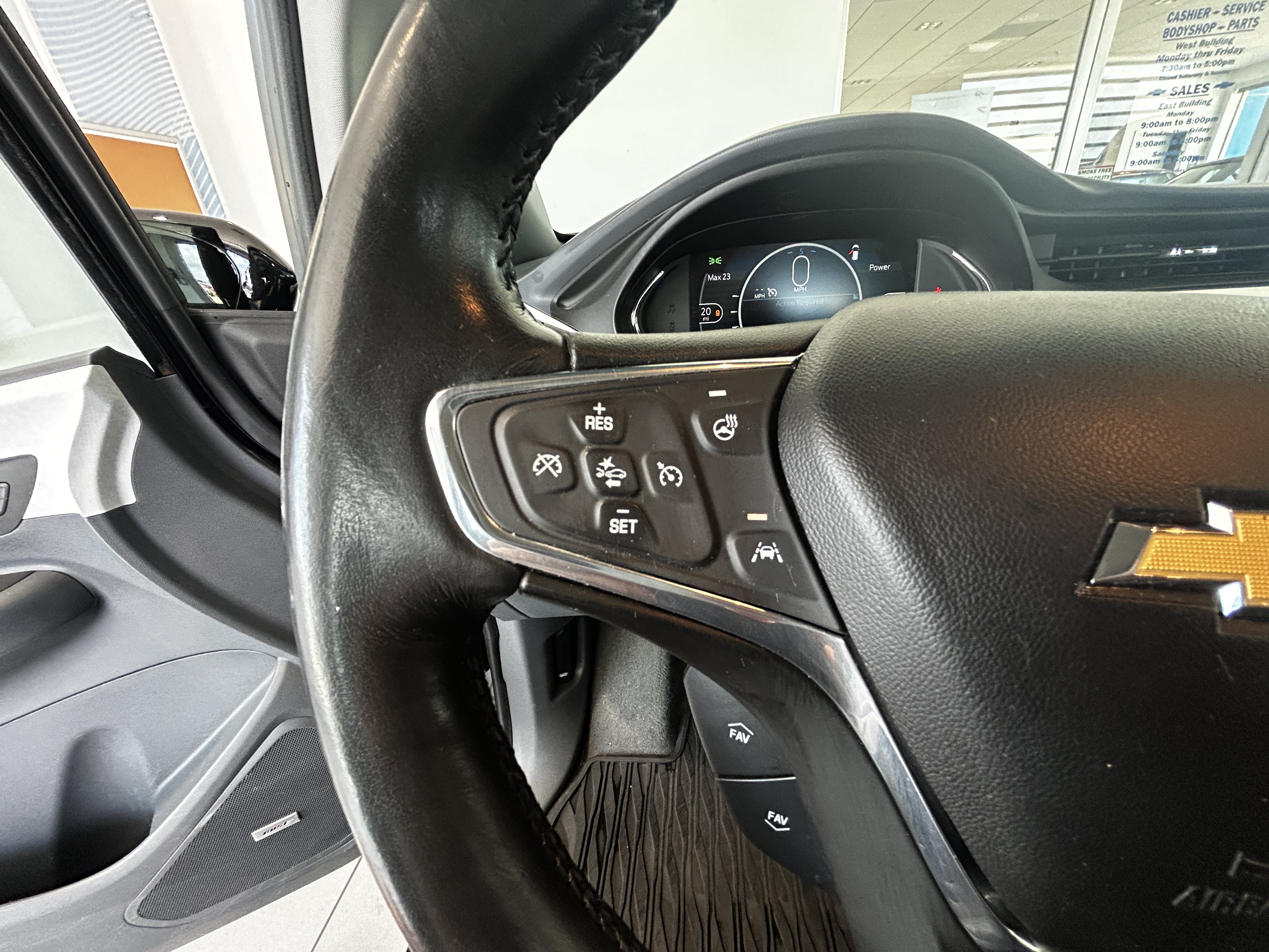 Used 2018 Chevrolet Bolt Premier w/ Driver Confidence II Package FWD image 12