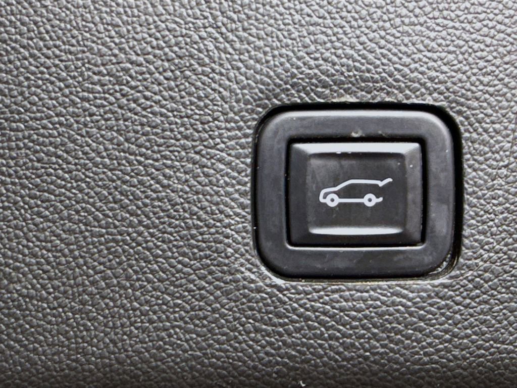 Used 2021 Chevrolet Traverse LT FWD image 29