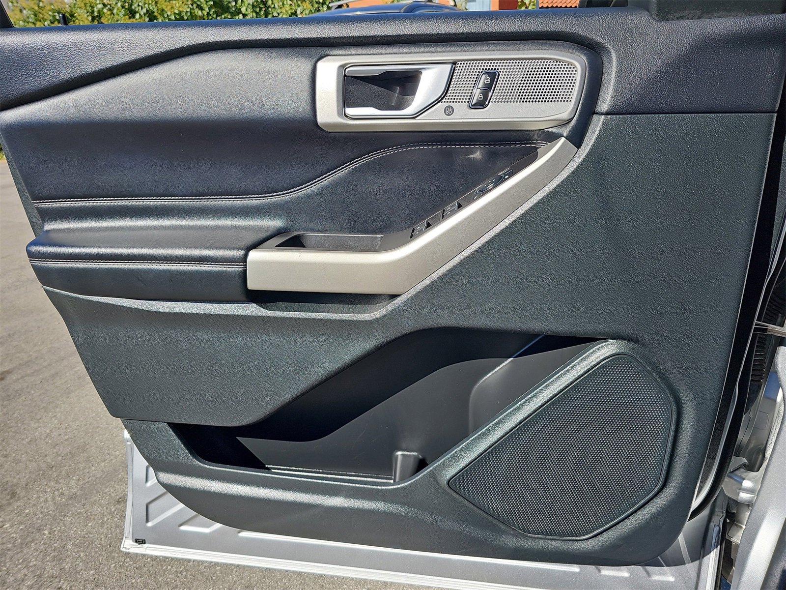 Used 2023 Ford Explorer Limited image 30