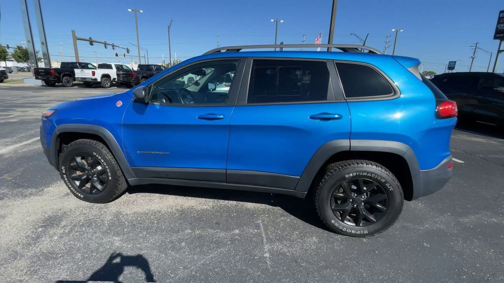 Used 2017 Jeep Cherokee Trailhawk image 7