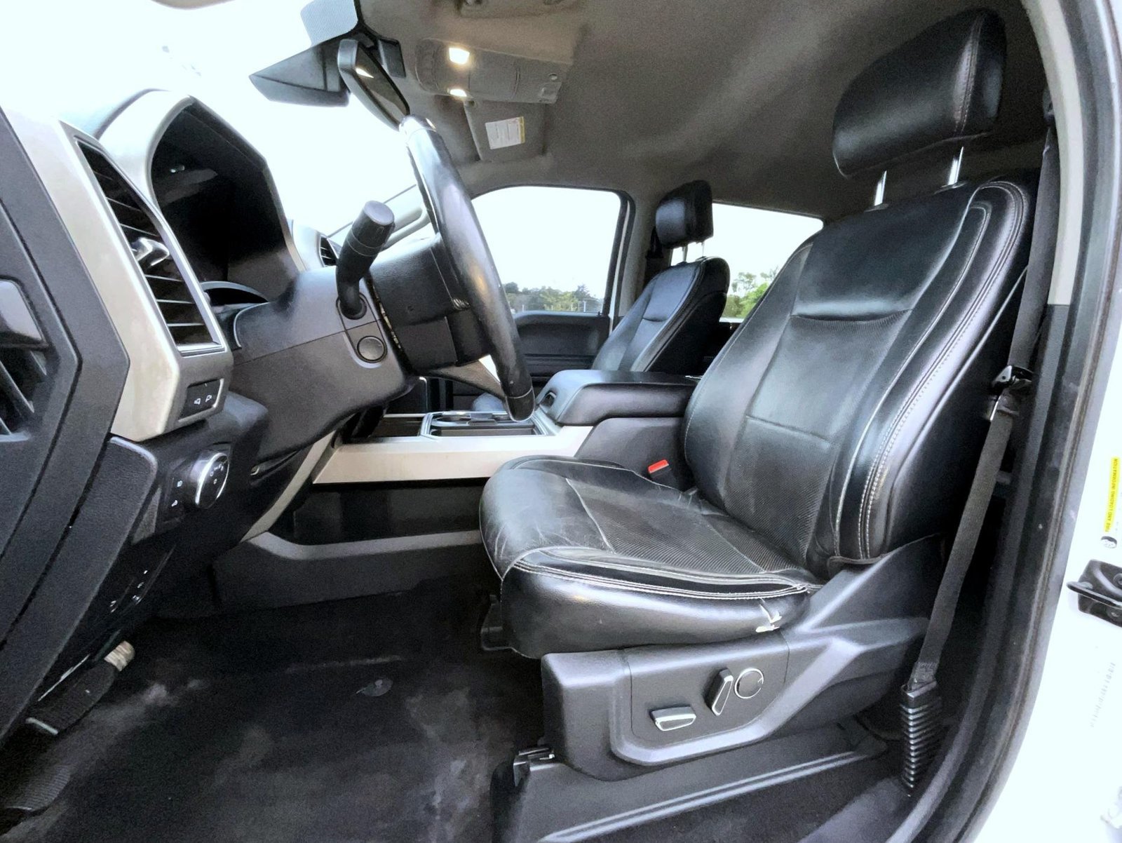 Used 2019 Ford F350 Lariat w/ Lariat Ultimate Package AWD/4WD image 11