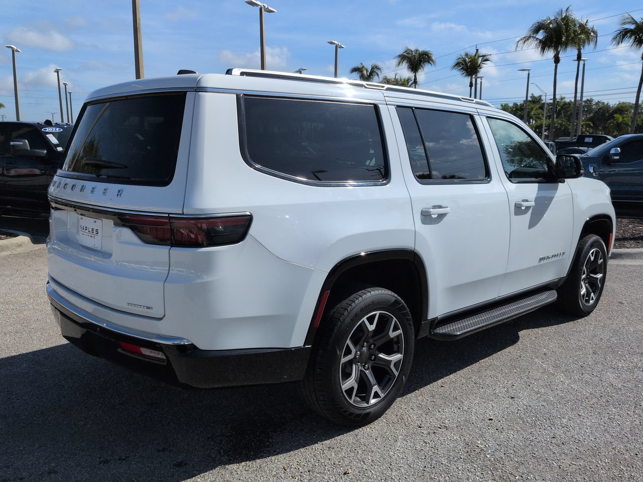 Used 2024 Jeep Wagoneer Series III AWD/4WD image 5