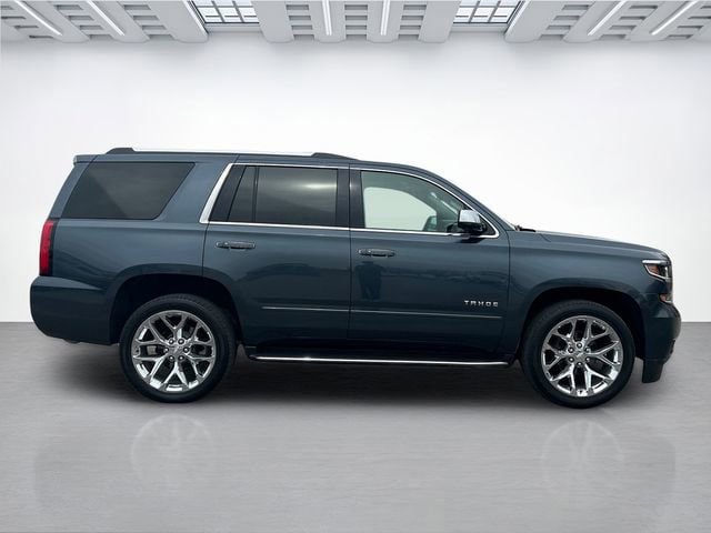 Used 2020 Chevrolet Tahoe Premier w/ Premier 6.2L Value Package AWD/4WD image 3