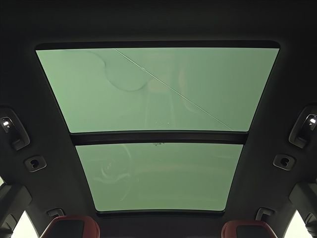 Certified 2025 Porsche Macan 4S Electric AWD/4WD image 14